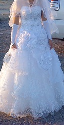 Продам красивое свадебное платье белого цвета.Произ-во-Россия, размер44